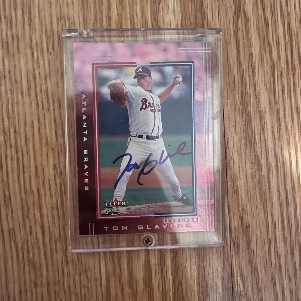 Tom Glavine Autographed Baseball Card (MISC10)